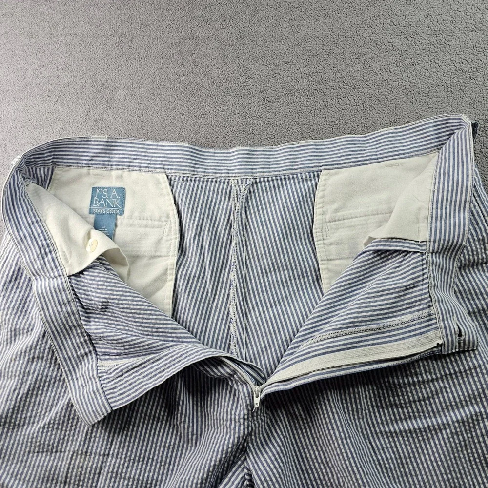 Jos. A. Bank Stays Cool Chino Shorts Men 40 White Blue Stripe Seersucker Pleated